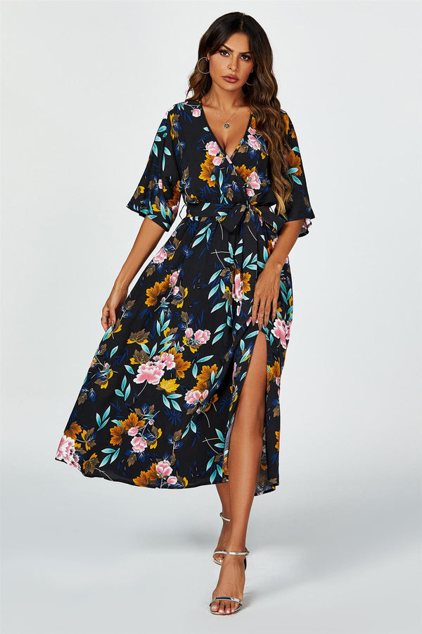 Maxikleid Mit Wickeloberteil Und Schlitz Im Kimono-ärmeln Mit Blumenmuster In Schwarz